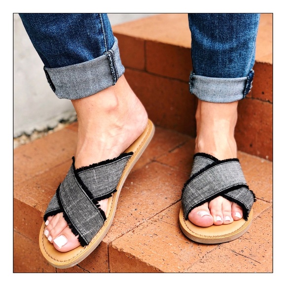 black geometric women's viv sandals